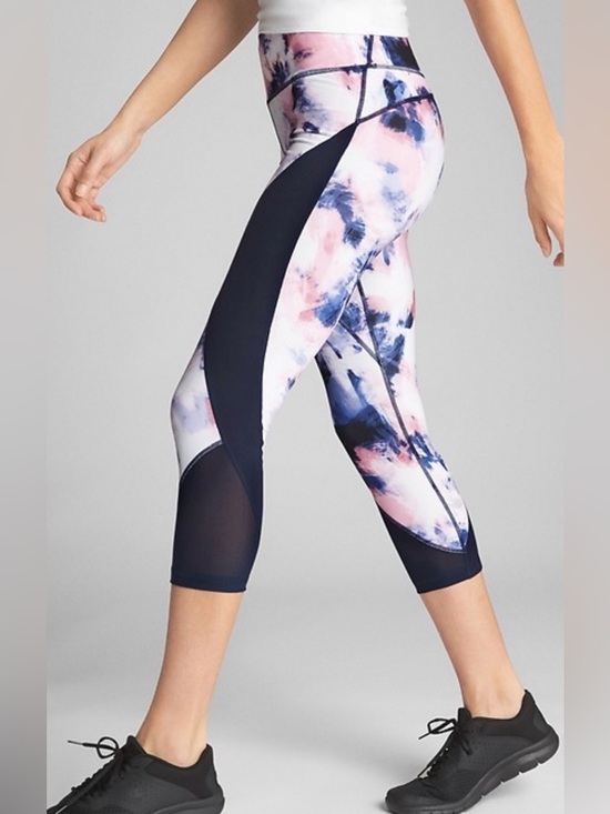 GAP Pants - GapFit HighRise Crop Fit Leggings in Sculpt Compression